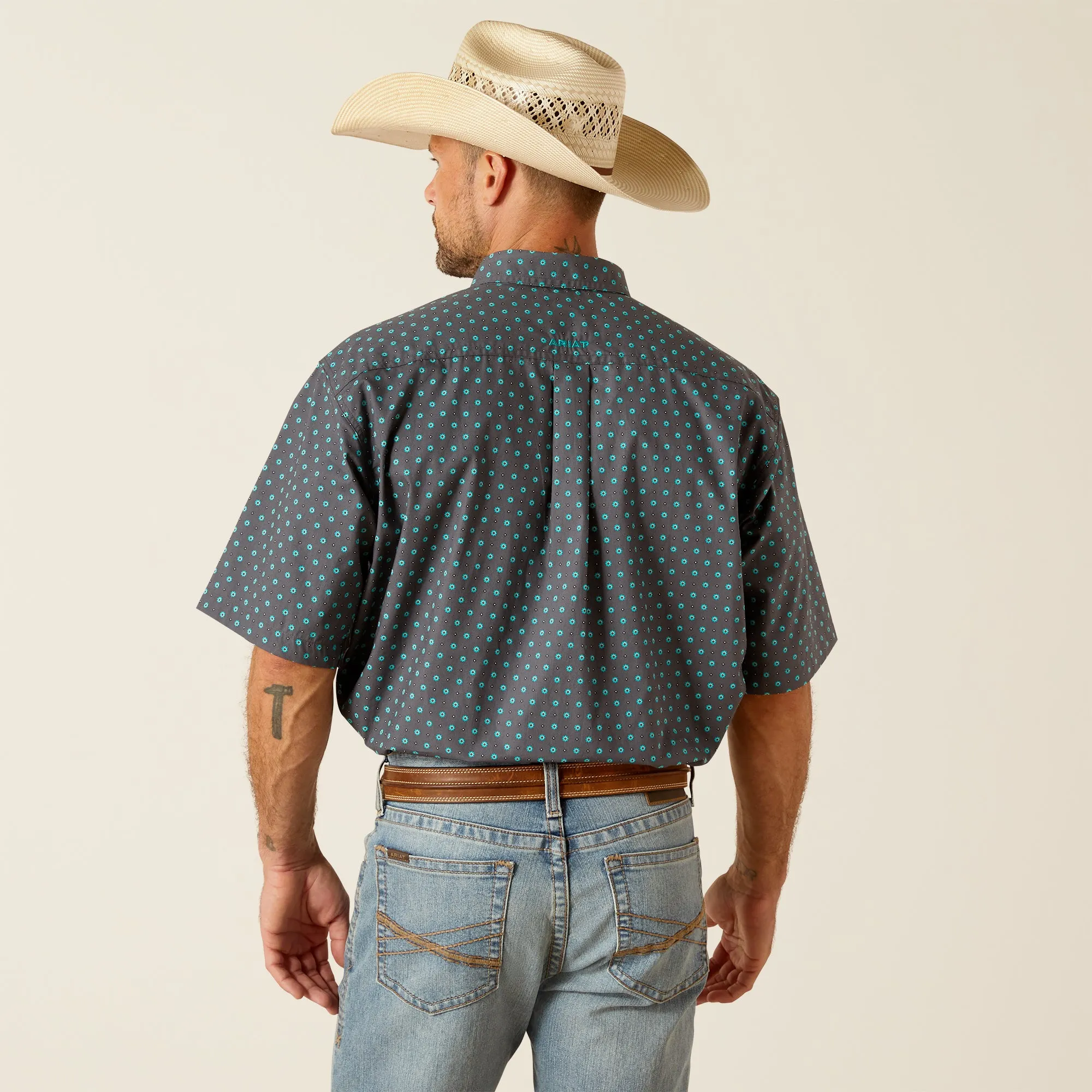 Ariat Men's Johnnie Grey with Turquoise Print Short Sleeve Classic Fit Button-Down Shirt