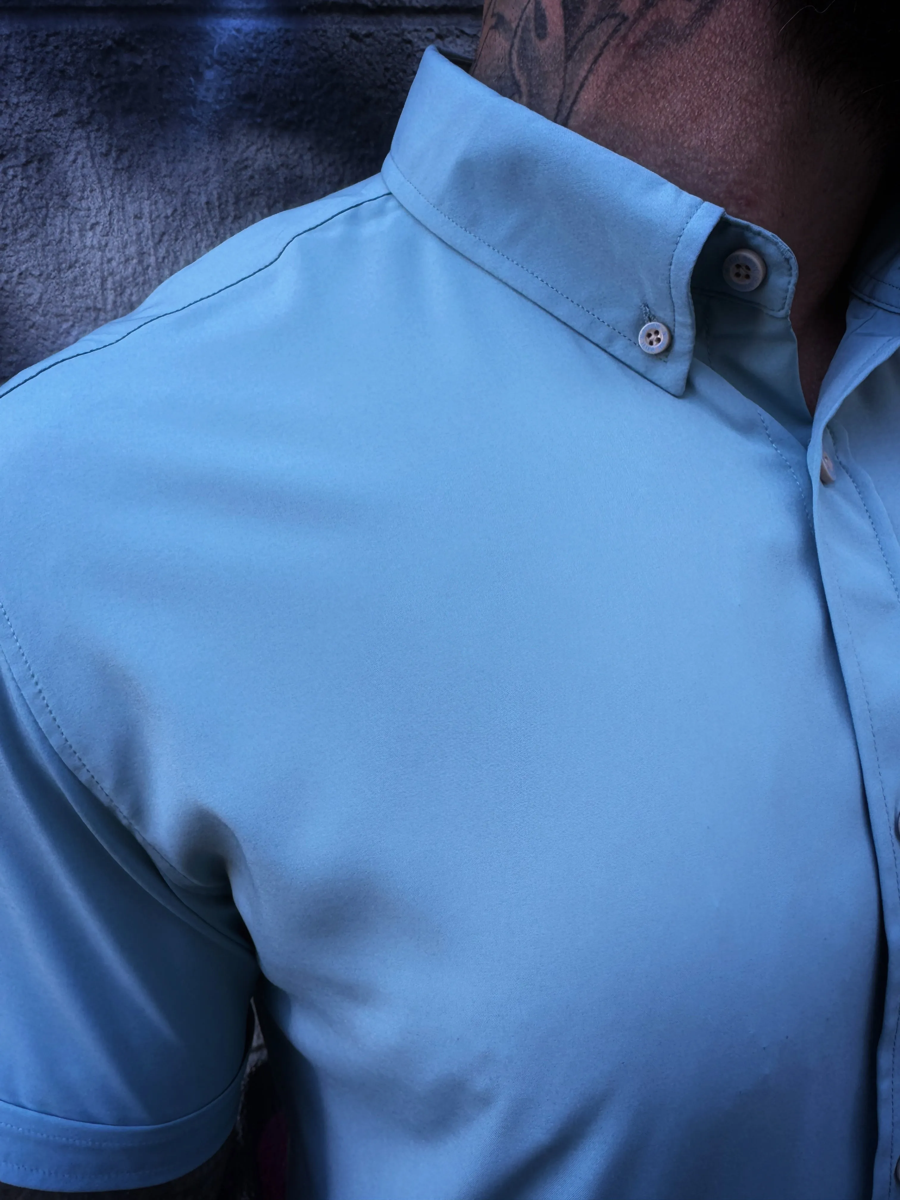 ESSENTIAL ARCTIC BLUE BUTTON UP