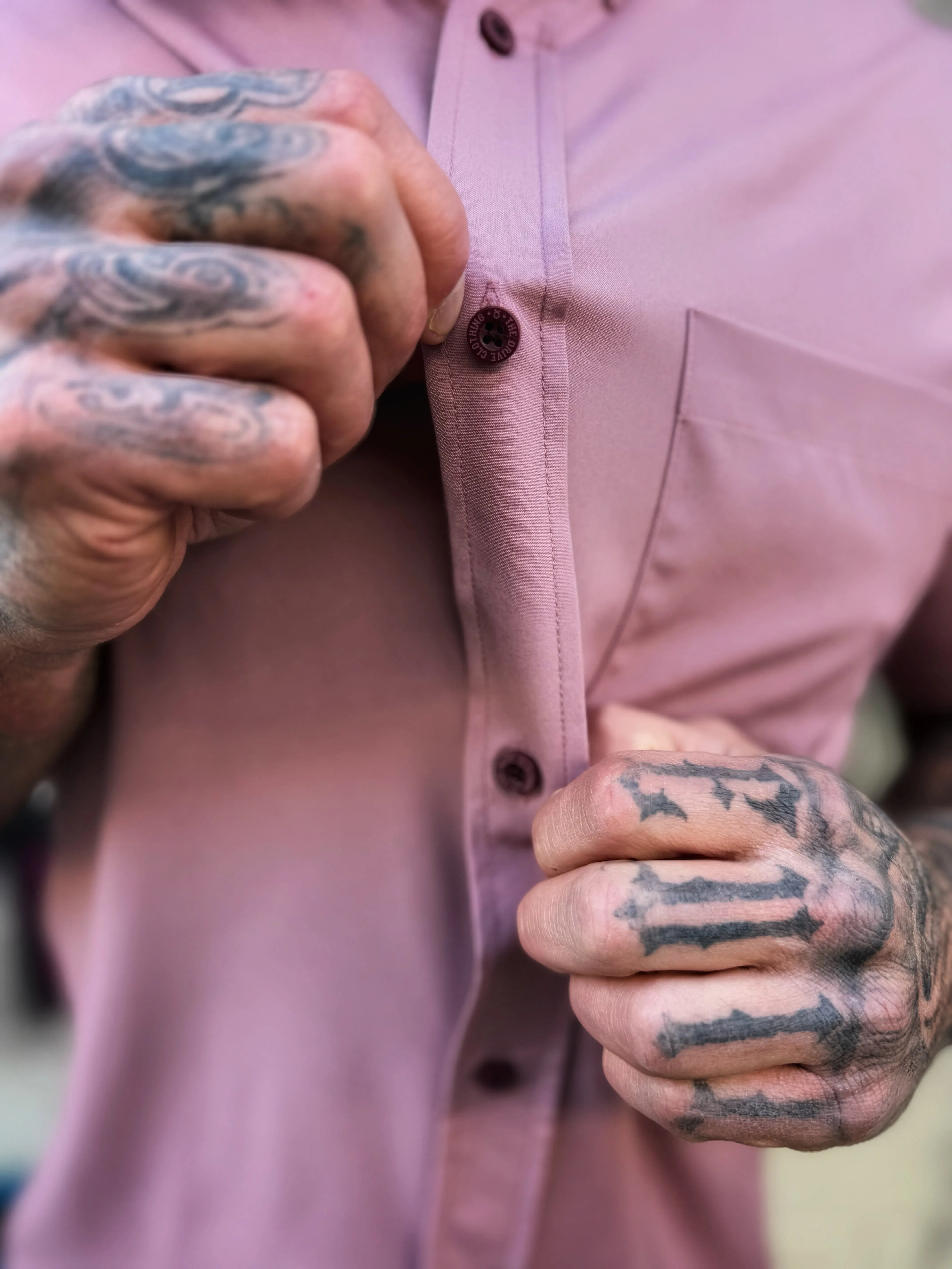 ESSENTIAL MYSTERIOUS ROSE BUTTON UP