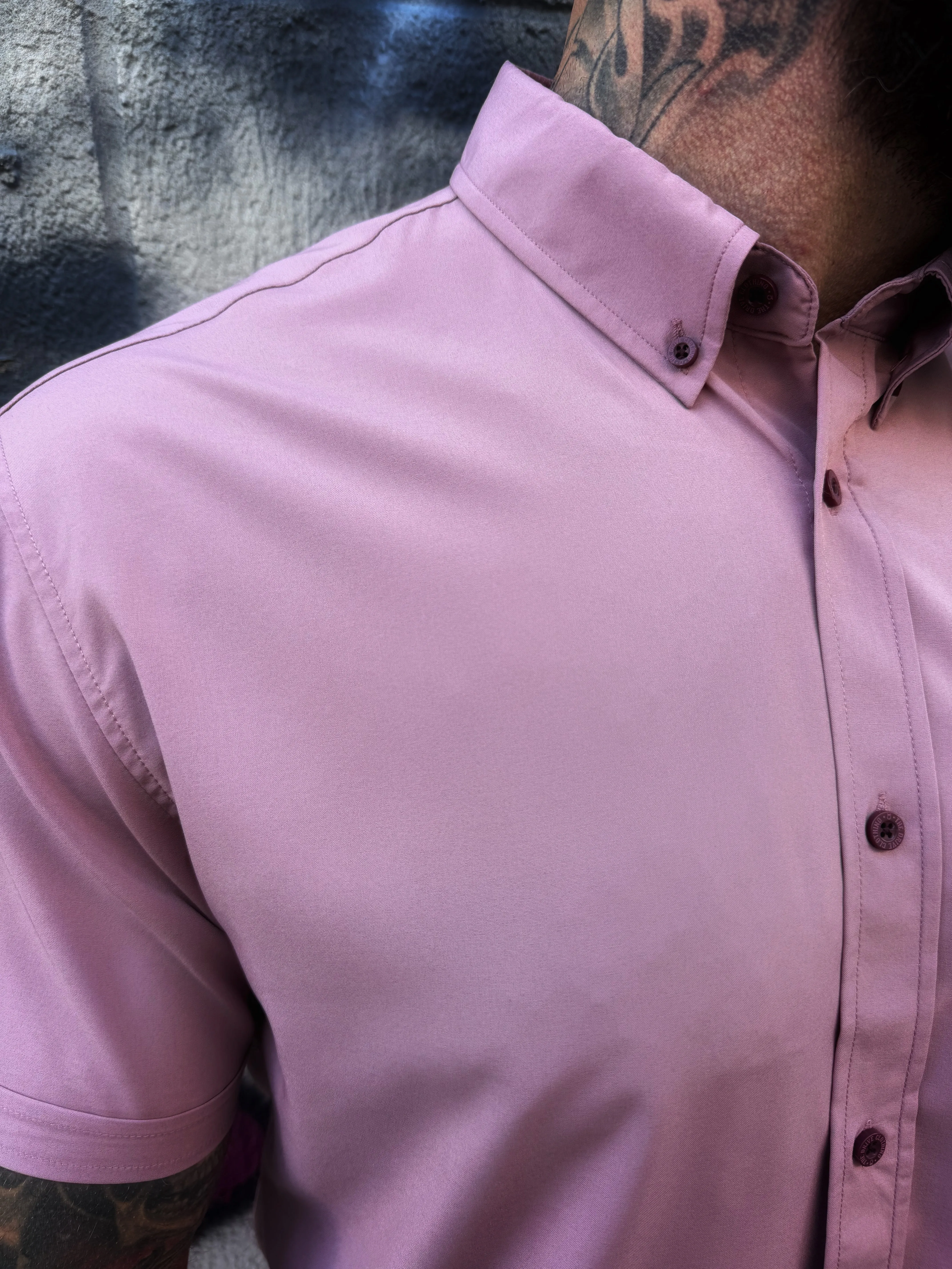 ESSENTIAL MYSTERIOUS ROSE BUTTON UP