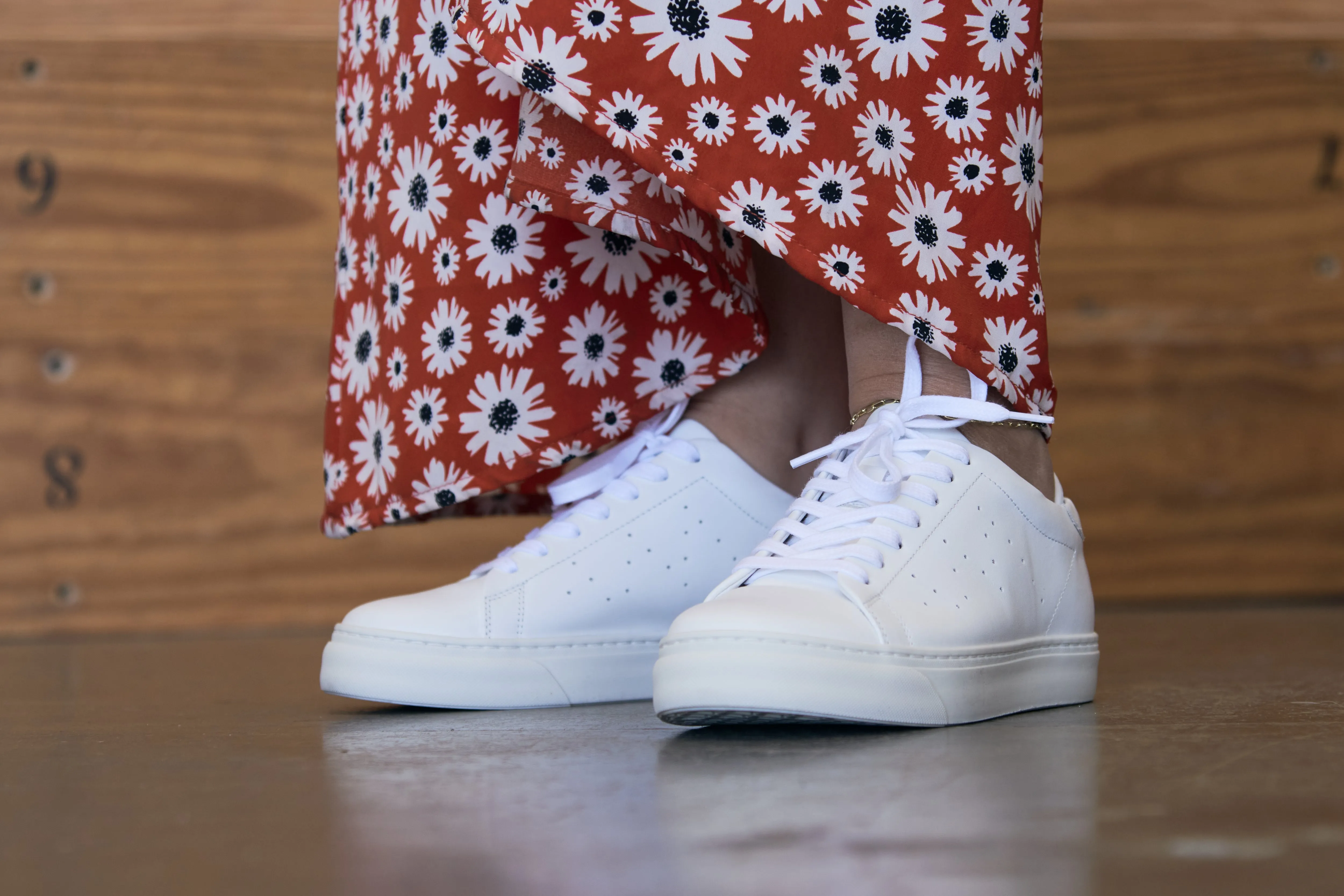 OMNI White Leather