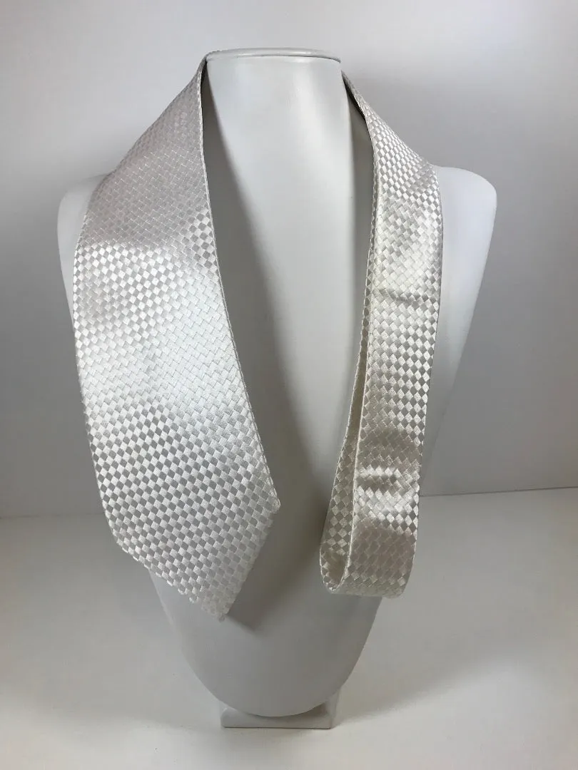 PIERRE CARDIN White on White Diamond Detail Men's Silk Tie 58 1/2 in.