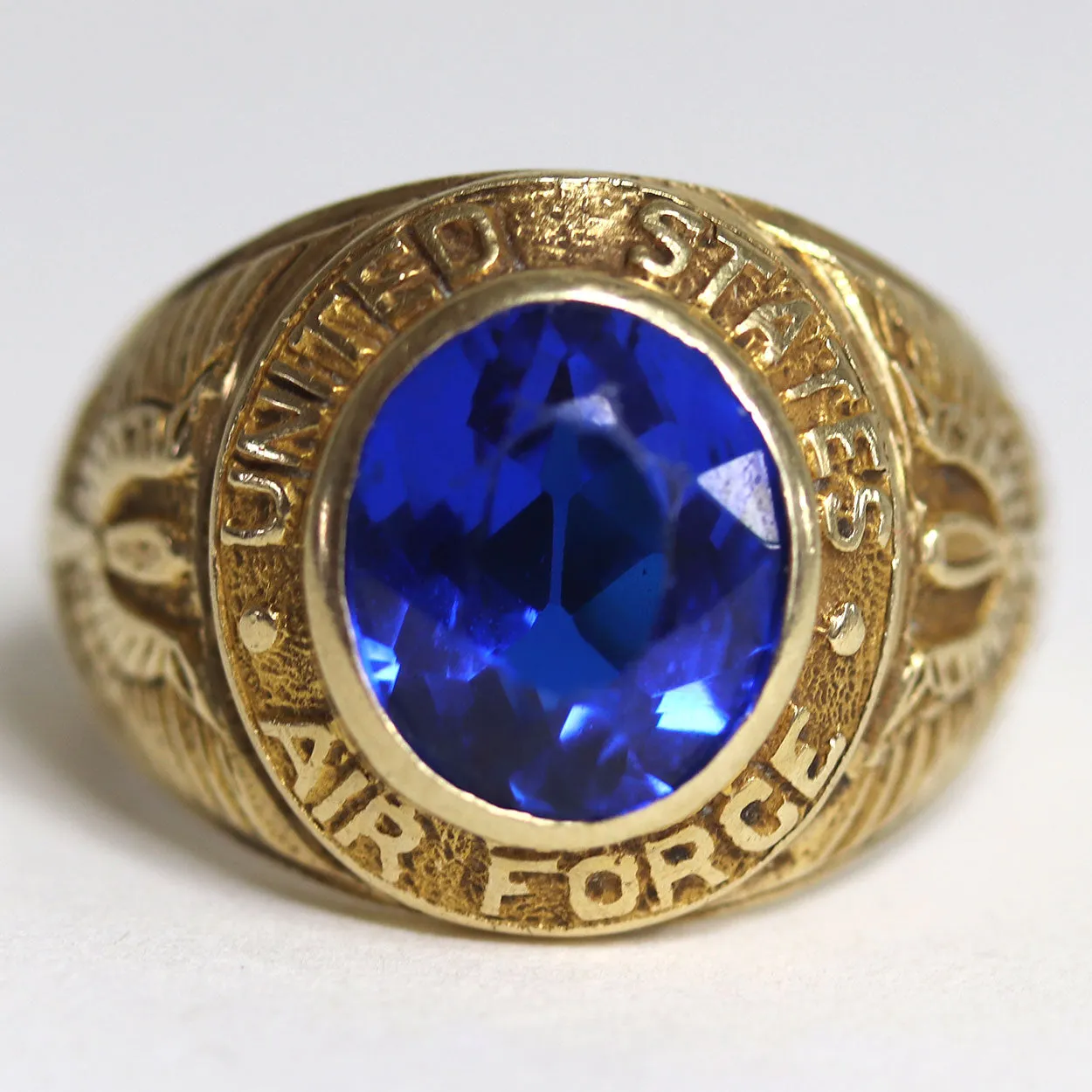 Vintage American 10 Karat Yellow Gold United States Air Force Class Ring